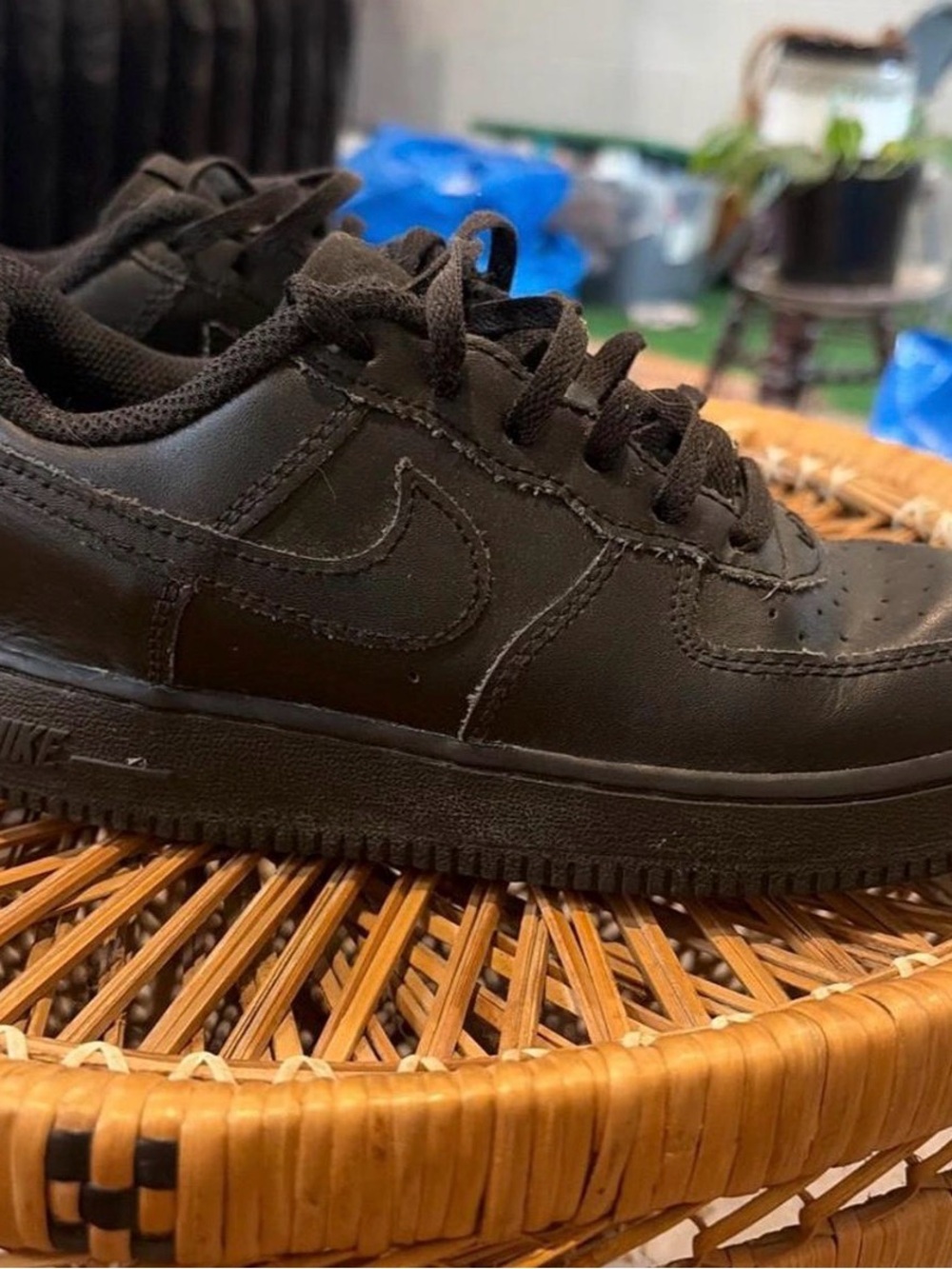 Nike Kids Black Low-Top Sneakers with Swoosh Detail